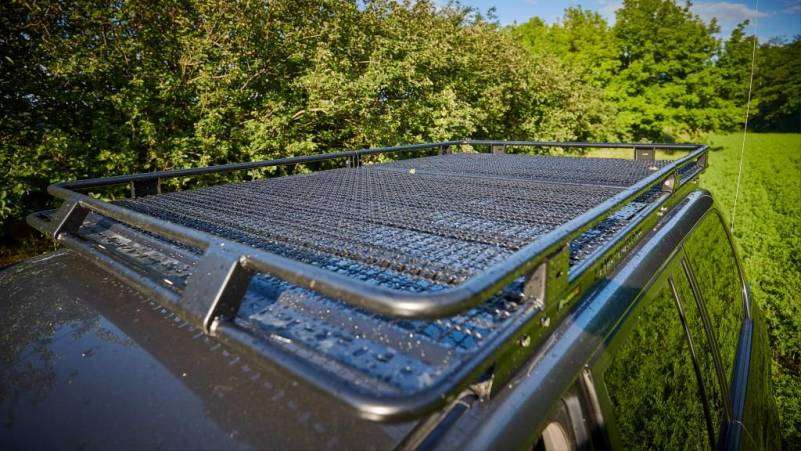 Portbagaj-cu-plasa-Toyota-Land-Cruiser-100__ Portbagaj-cu-plasa-Toyota-Land-Cruiser-100__