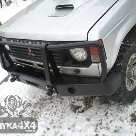 Bara-fata-cu-bullbar-F4x4-Mitsubishi-Pajero-L040-BFB-F4x4-L040-1 Bara-fata-cu-bullbar-F4x4-Mitsubishi-Pajero-L040-BFB-F4x4-L040-1