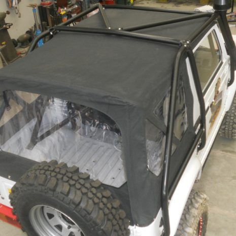 Soft-Top-Suzuki-Samurai-culoare-negru-sau-alb-06871-2-3-1 Soft-Top-Suzuki-Samurai-culoare-negru-sau-alb-06871-2-3-1